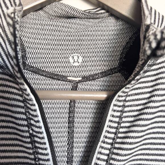 Lululemon Run U-Turn Pullover 1/2 Zip  Small Stripe Black White Long Sleeve - Picture 6 of 7